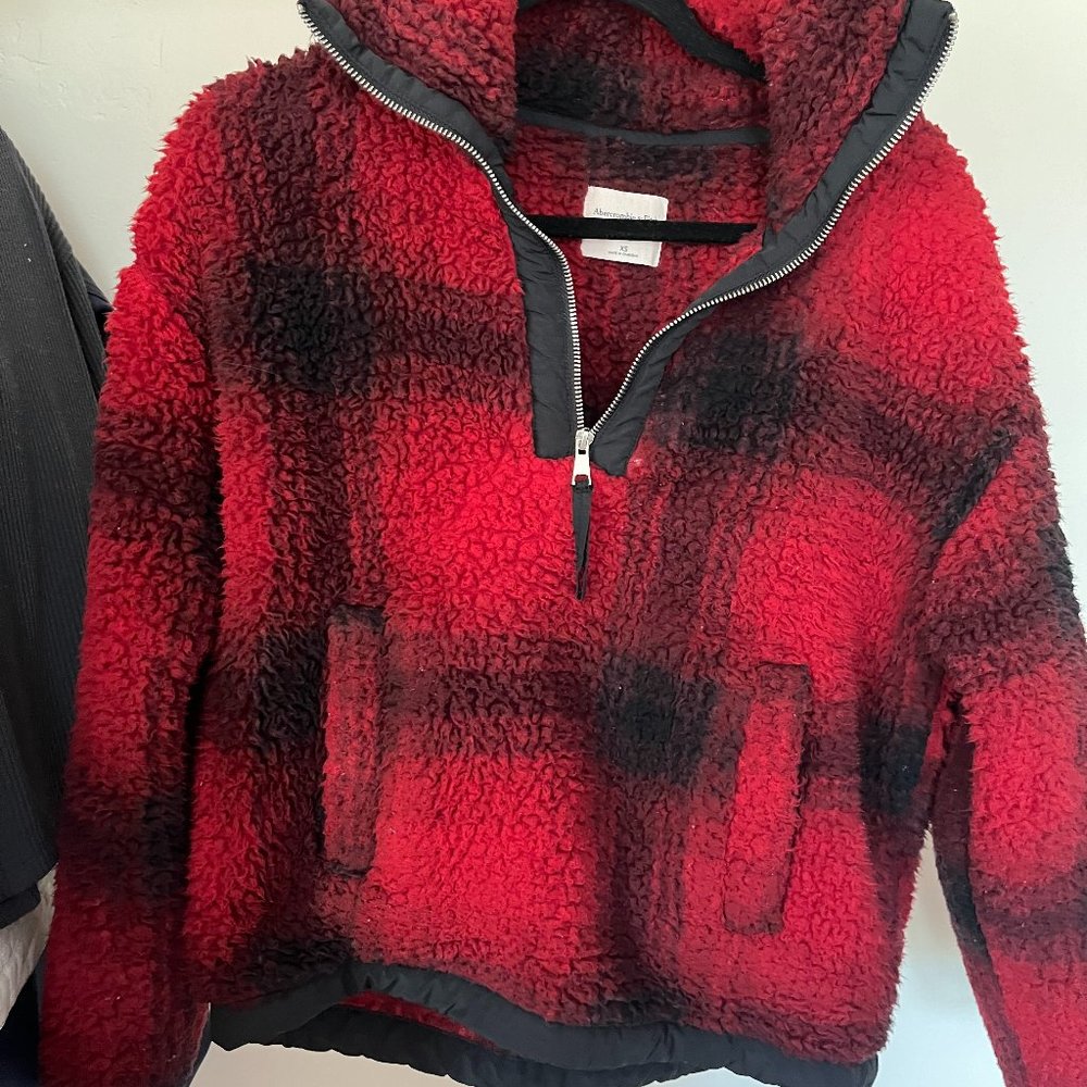Abercrombie Fluffy Half-Zip Sweatshirt